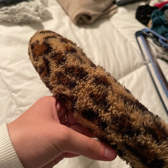 cheetah print fuzzy steering wheel cover - Picture 2 of 3